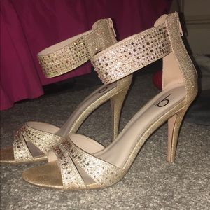 beautiful gold heels only worn once